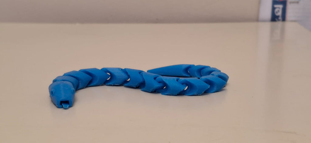 3D Printed Snake Decor – Flexible Articulated Reptile Showpiece for Home & Office