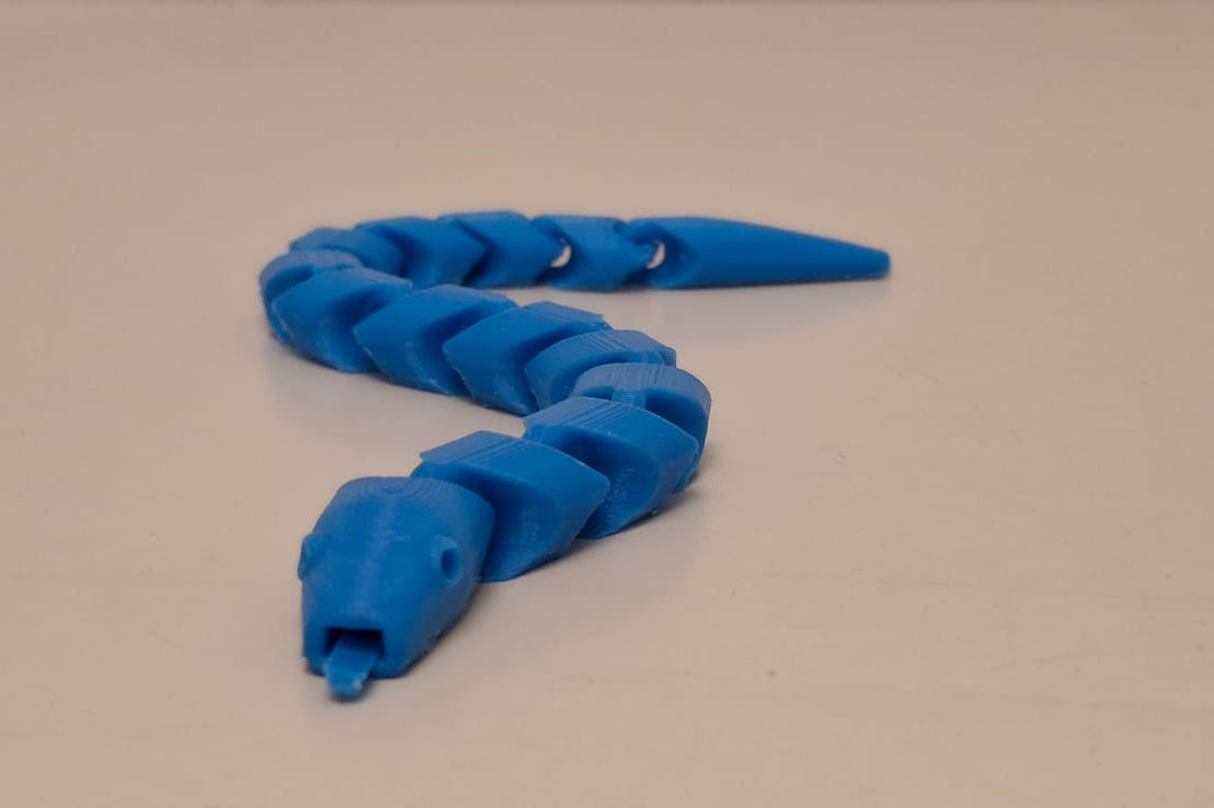 3D Printed Snake Decor – Flexible Articulated Reptile Showpiece for Home & Office